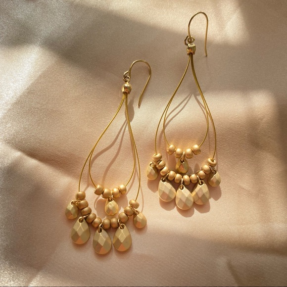 𝗩𝗶𝗻𝘁𝗮𝗴𝗲 Golden Beads Dropping Earrings - Picture 3 of 5
